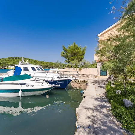 Ugljan アパート *