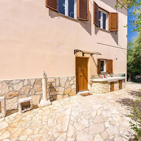 Апартаменты Ugljan *