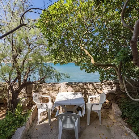 アパート Ugljan ククリカ