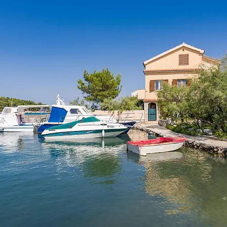 アパート Ugljan *