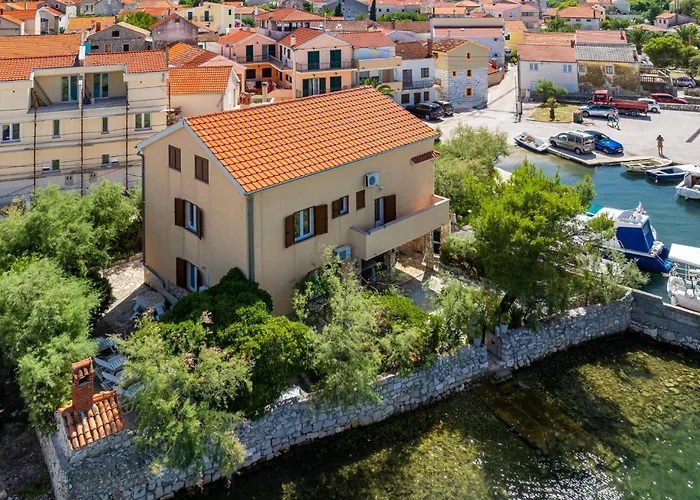 Ugljan Апартаменты *